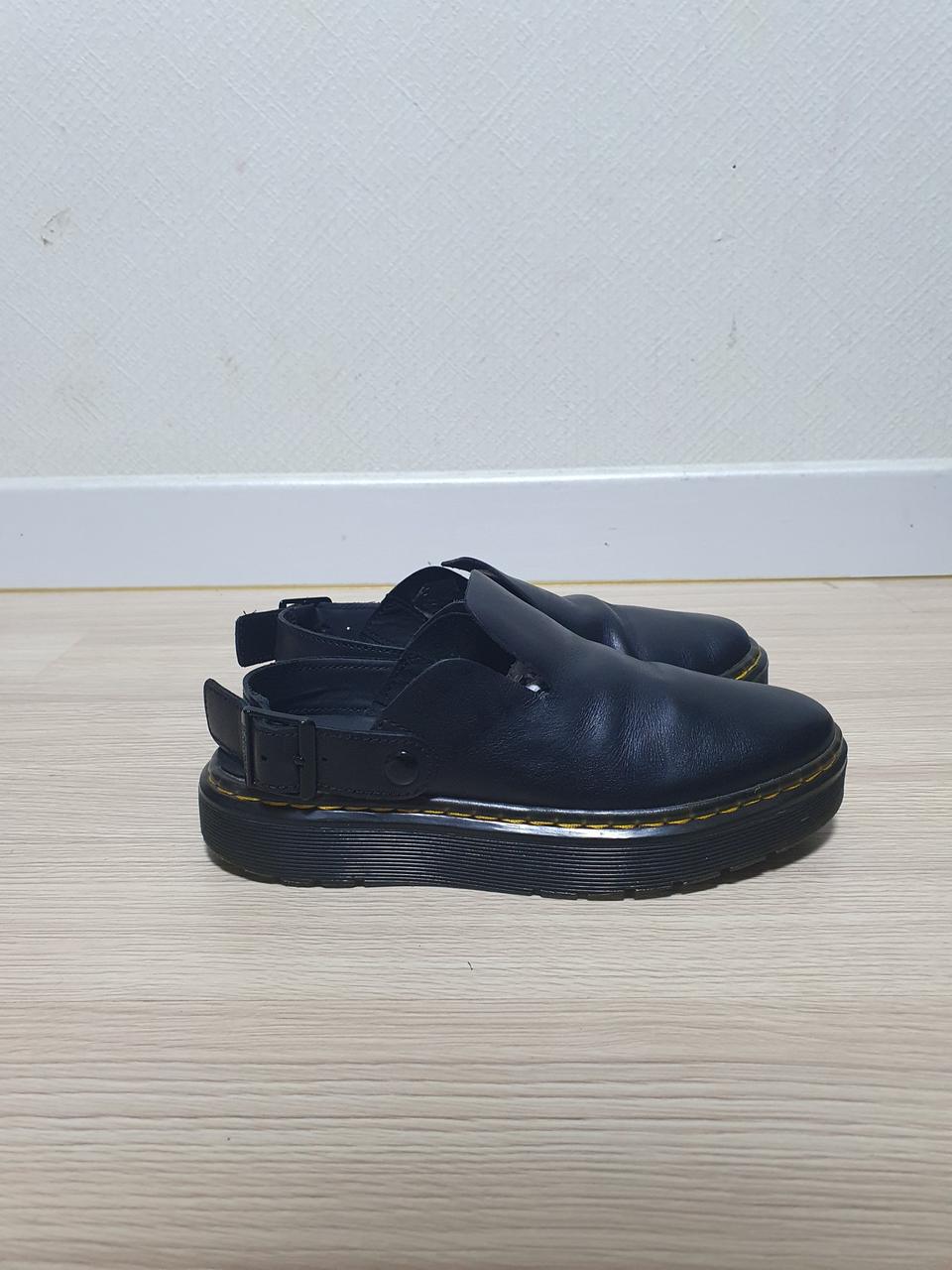 닥터마틴 칼슨 뮬 슬리퍼 220