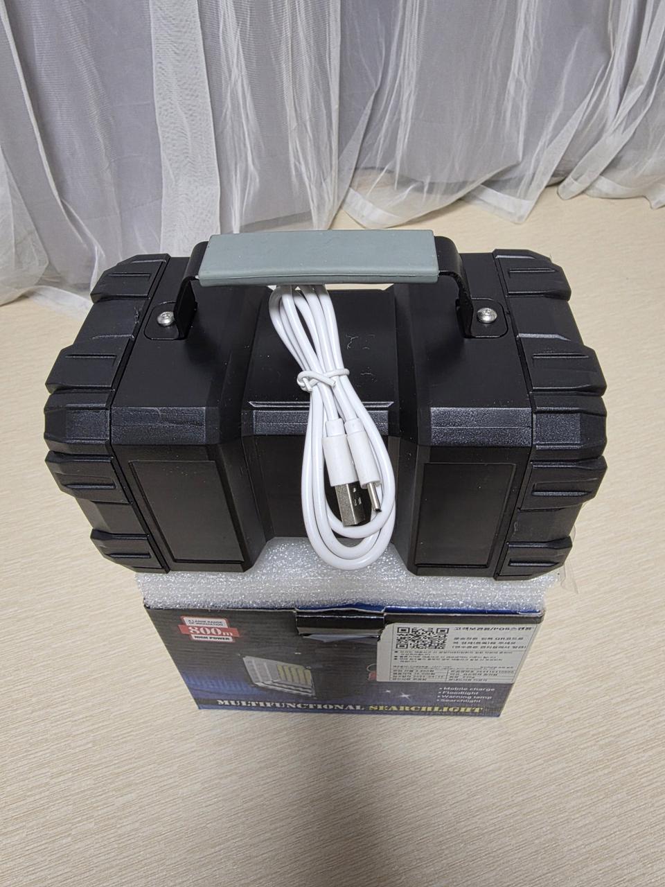 다기능 캠핑 양면라이트 + 보조배터리 겸용 새제품- 박스에 담겨 있고