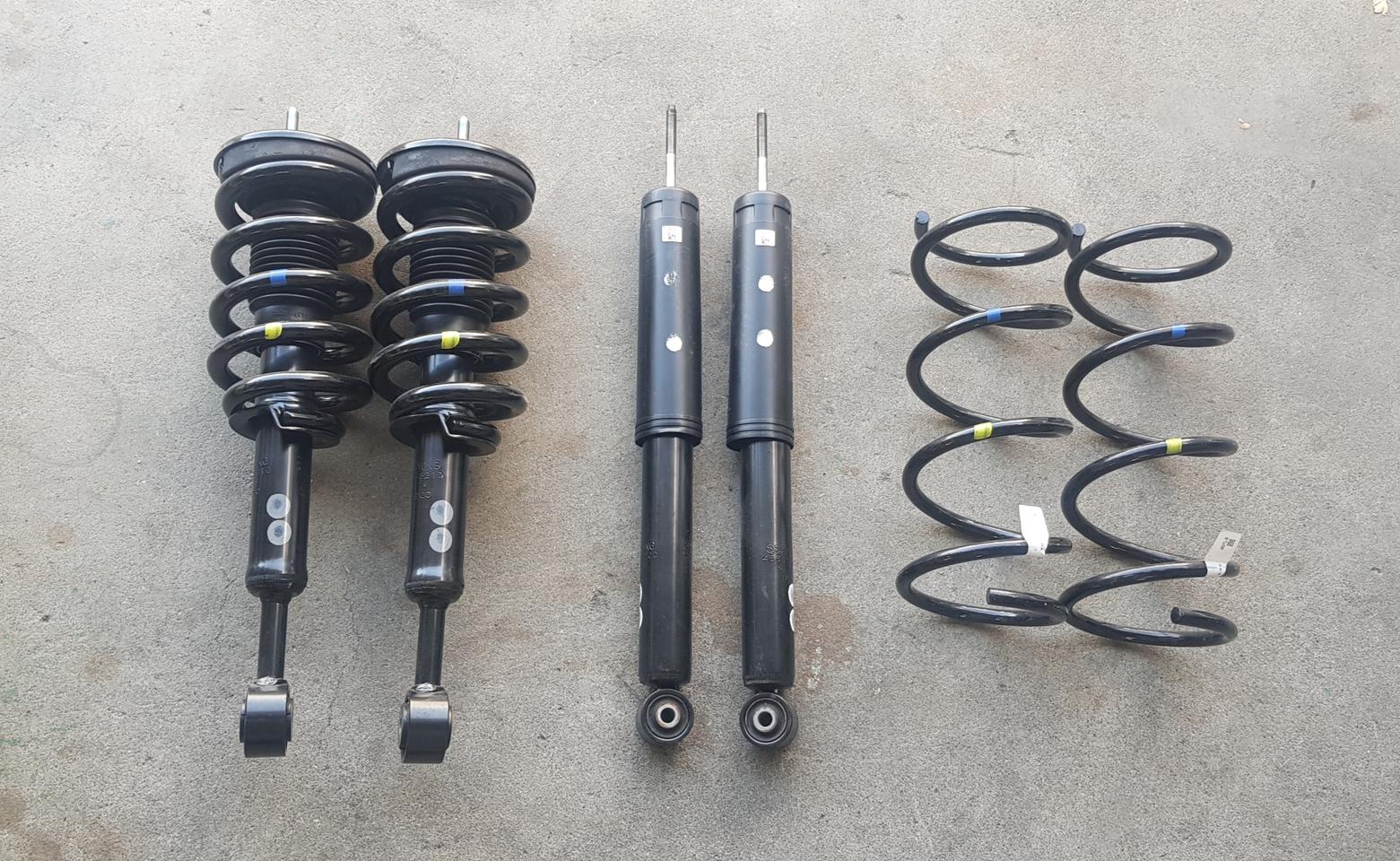 렉스턴스포츠 쇼바세트 4륜 순정 25년식 신차탈거 보관 팝니다