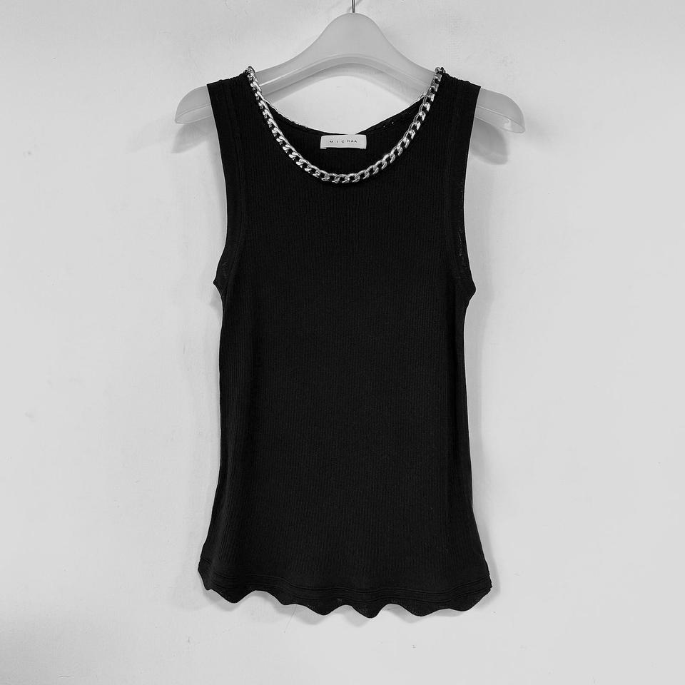 미샤 체인 장식 슬리브리스 니트 탑