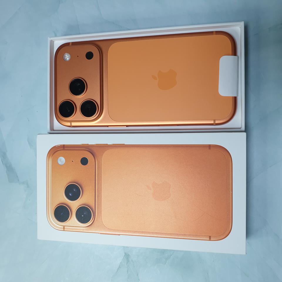 아이폰17프로 코스믹오렌지 512G 구성품 미사용 S급 풀박스 판매합니다