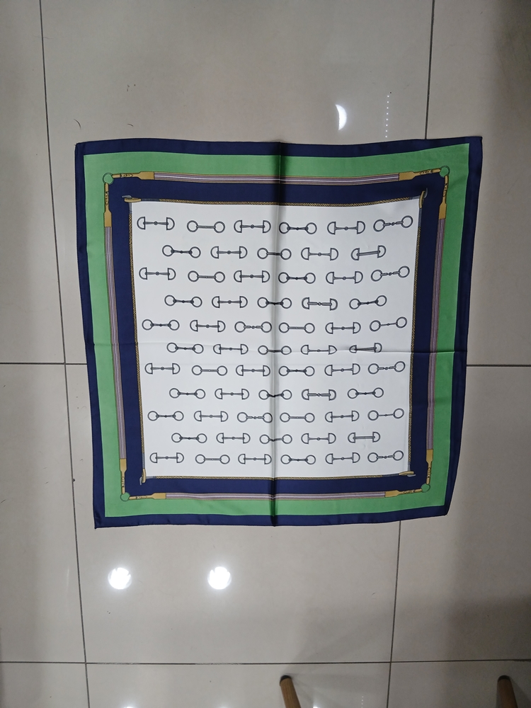 프린트무늬 사각 스카프 가로65 세로65