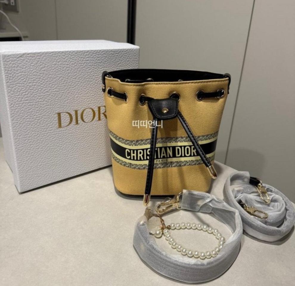 디올복조리백 vip노벨티백 새상품