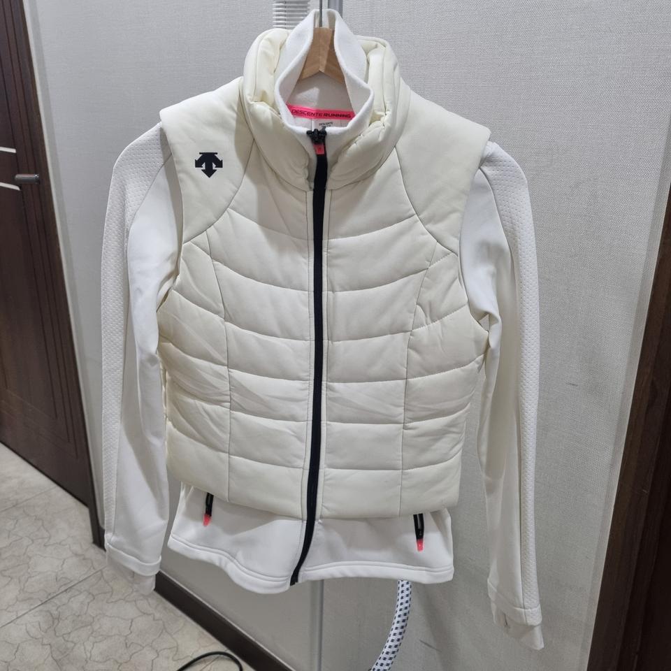 데상트 골프 여성 패딩 조끼 아이보리 S사이즈