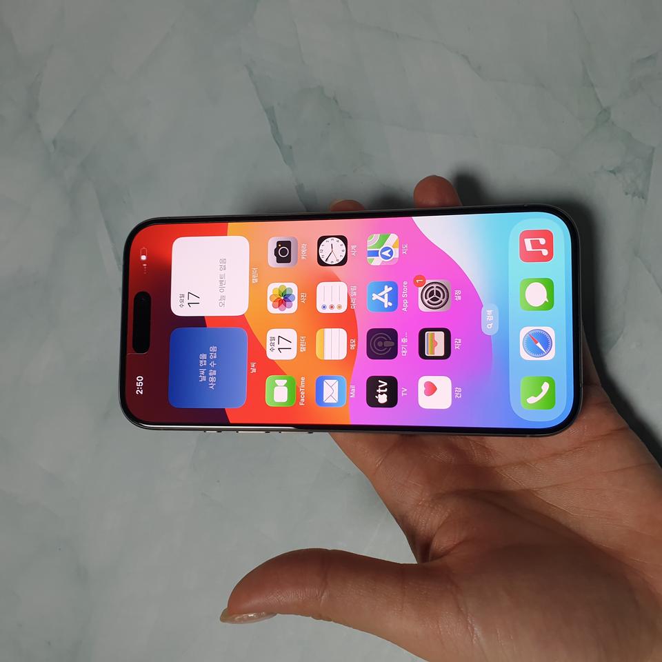 아이폰15프로 네추럴티타늄 256G 저렴히 판매합니다