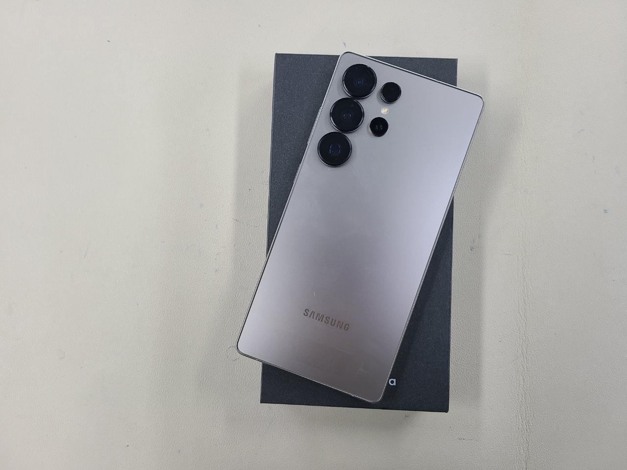 갤럭시s25울트라 512G 무잔상 밧데리100프로 자급제폰 풀박스 ^^