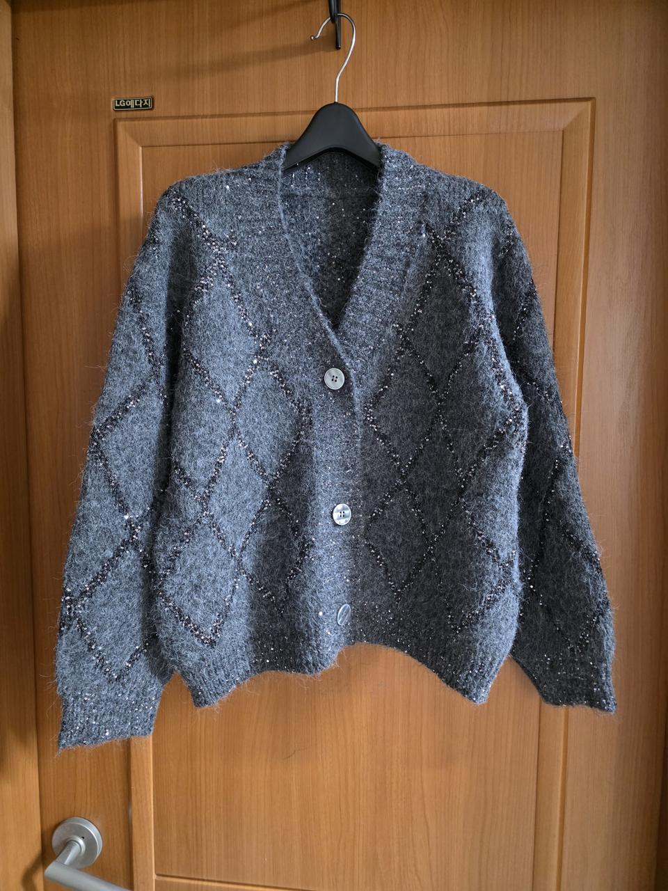 (새상품)진그레이 스팽글 반짝이 두께감 있는 가디건