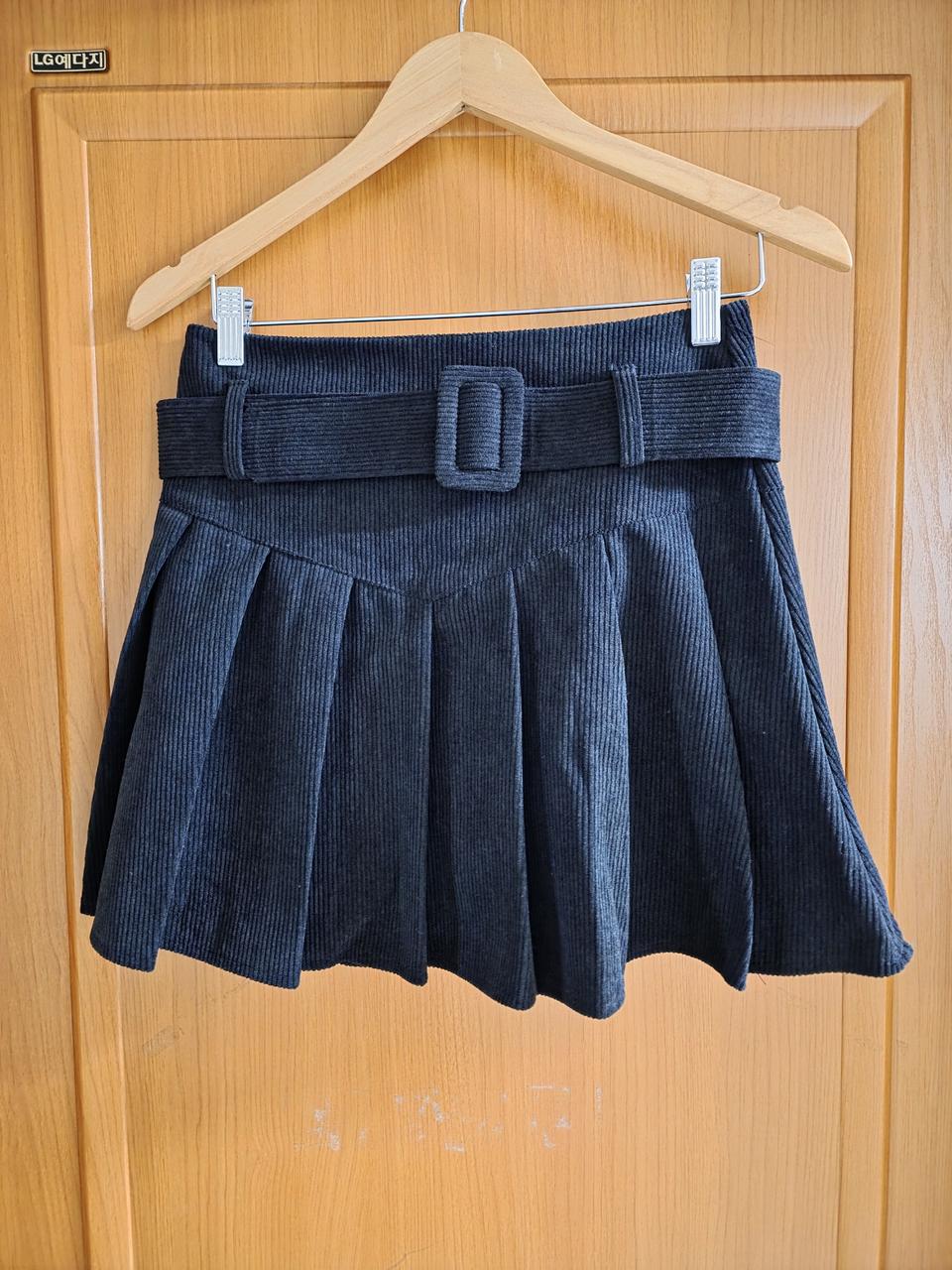 (새상품) 골덴 미니 플리츠 스커트(M)(속바지 있어요)..벨트포함