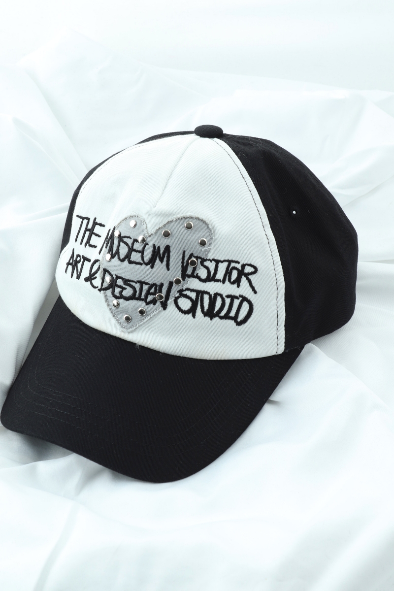 (F) 더뮤지엄비지터 모자 하트 메인로고 블랙 희귀 매물-2753