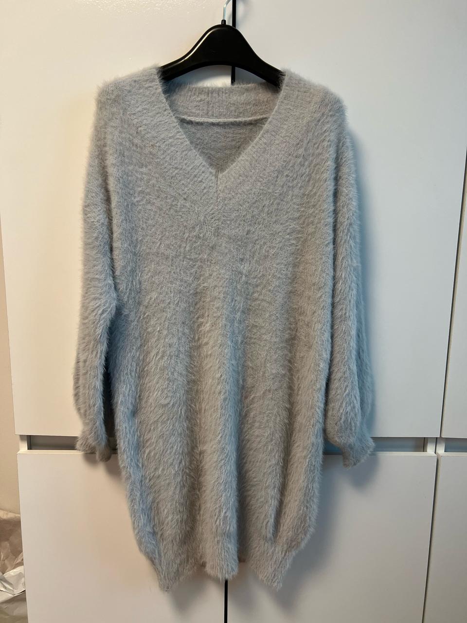 소라색 앙고라 니트