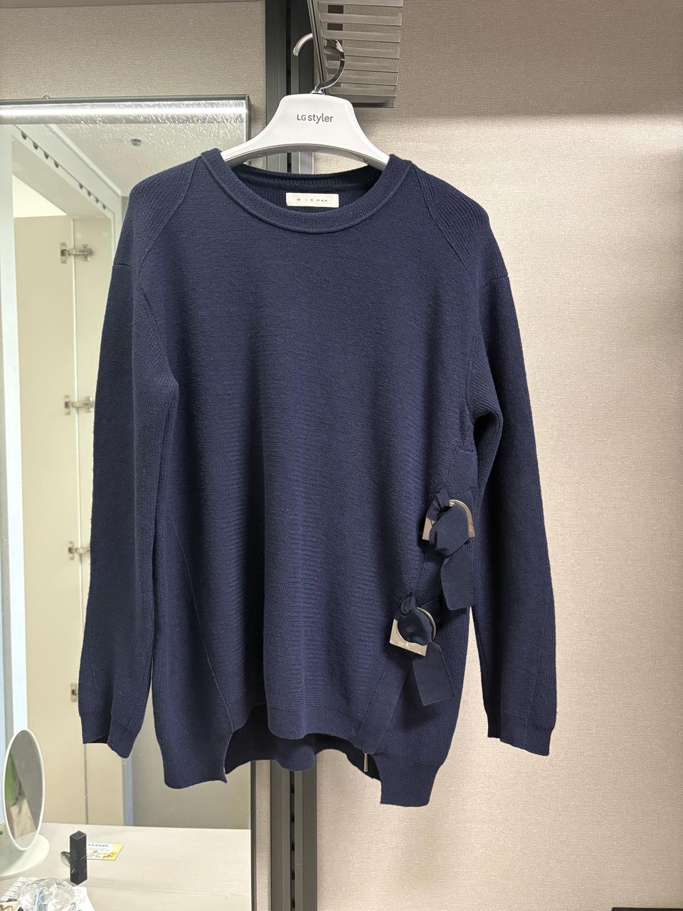 미샤 네이비 언발 니트