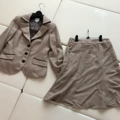 아르마니꼴레지오니 버진울100 이태리 자켓 스커트 투피스 세트 셋업