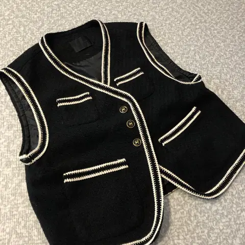 나인스퀘어드 배색 트위드 조끼 베스트 자켓 하객룩 타임랑방오브제 결혼식