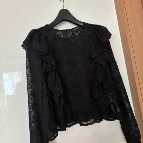 에고이스트 시스루 레이스 아뜰리에 아일렛 블라우스 결혼식 하객룩