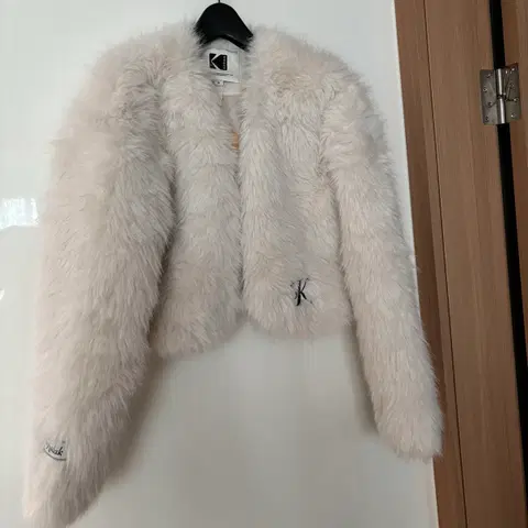 코닥 페이크퍼 볼레로 자켓 (새것) 코트 힙걸 연말룩 여행룩