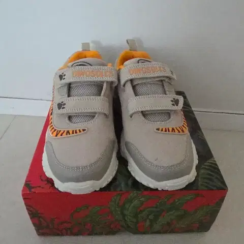 다이노킹즈 베이지 운동화 200사이즈 새제품