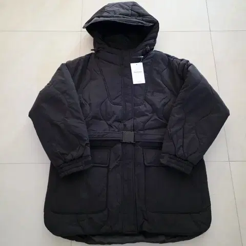 쥬시꾸뜨르 블랙패딩 66사이즈 새제품 팔탈부착가능