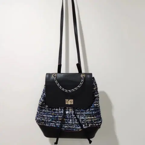 소프트백 트위드 백팩 블랙 콤비 체인 장식