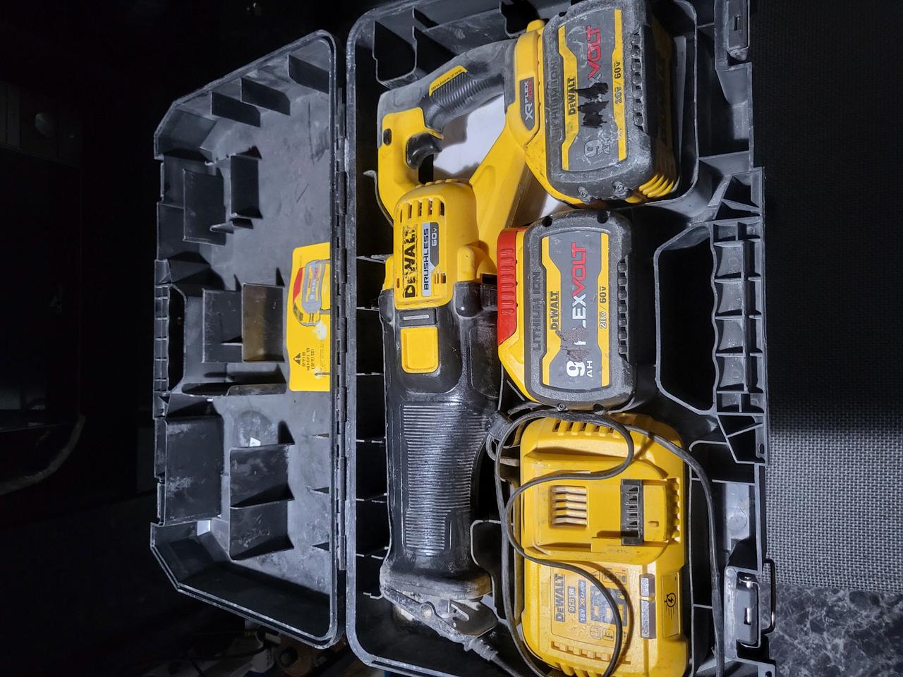 디월트 충전컷소 무선컷소