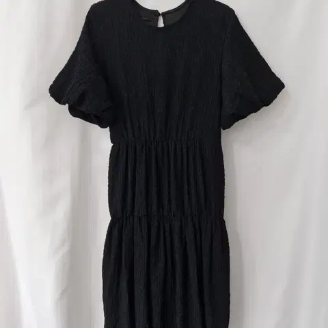 더 아이잗 퍼스 소매 블랙 셔링 캉캉 원피스