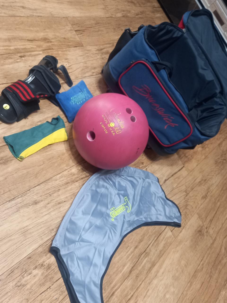 볼링백/볼링공/아대등. 볼링용품. 일괄. 택포. 3만원에. 판매