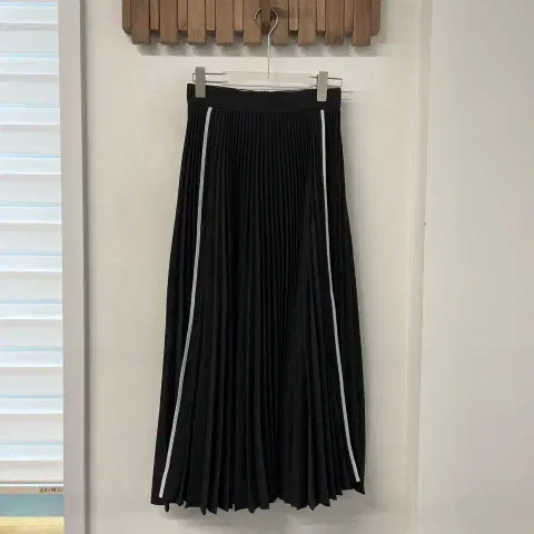 포츠PORTS 블랙 플리츠 롱 스커트