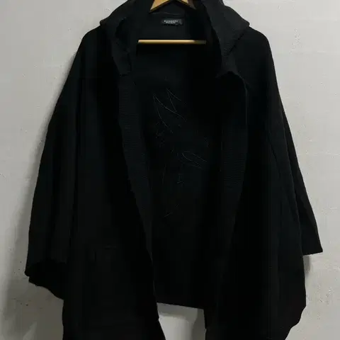 Free 블랙 빅로고 케이프