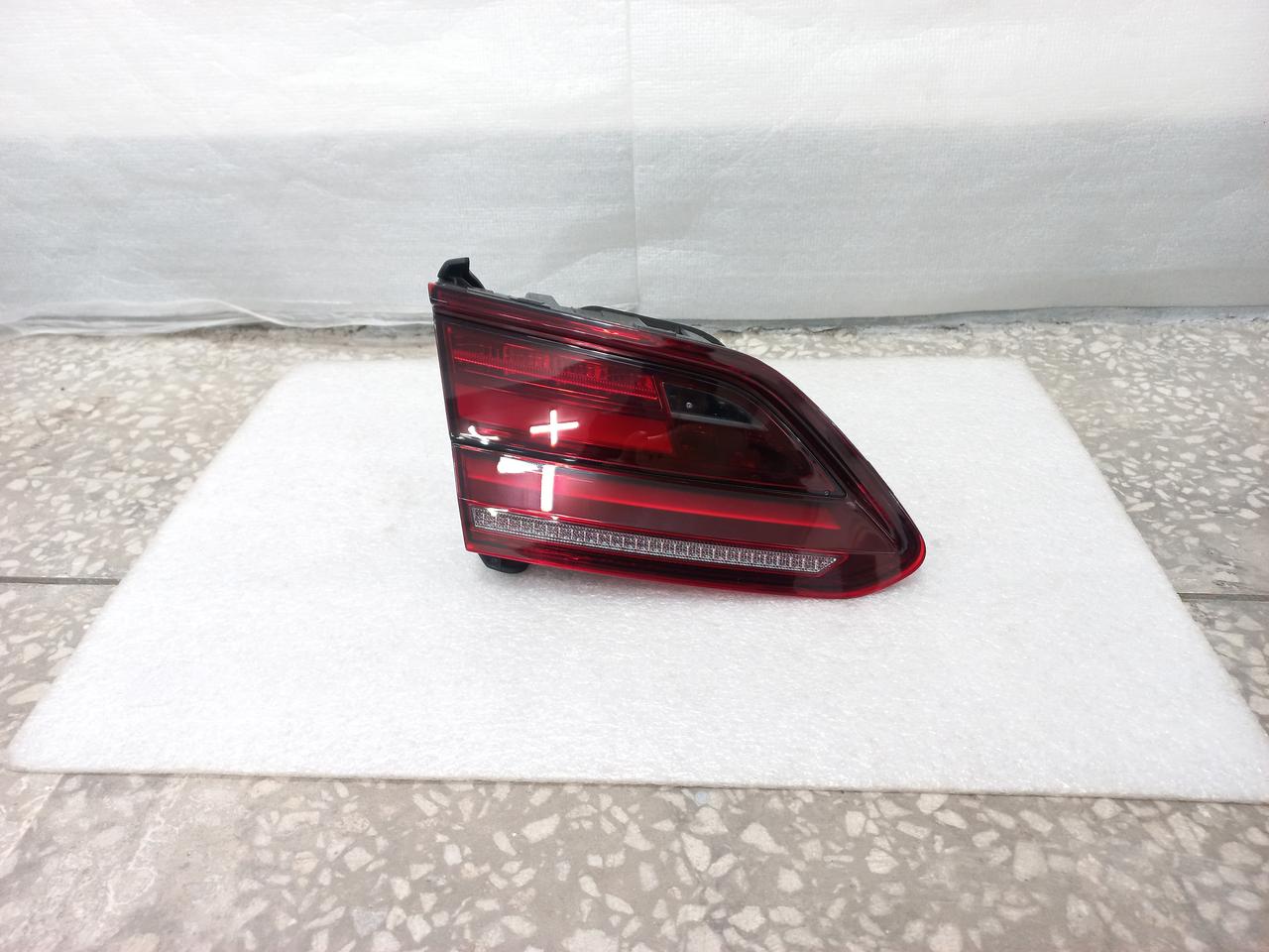 폭스바겐 아테온 운전석 LED 트렁크등