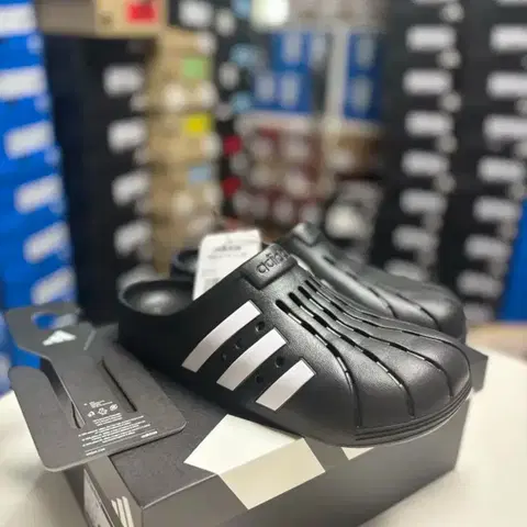 245 아디다스 슬리퍼 삼선 아딜렛 클로그 GZ5886