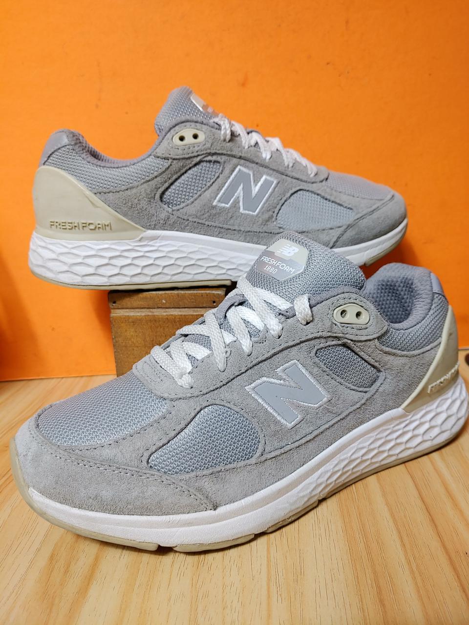 뉴발란스 프레쉬폼1880그레이(표기240추천사이즈235)