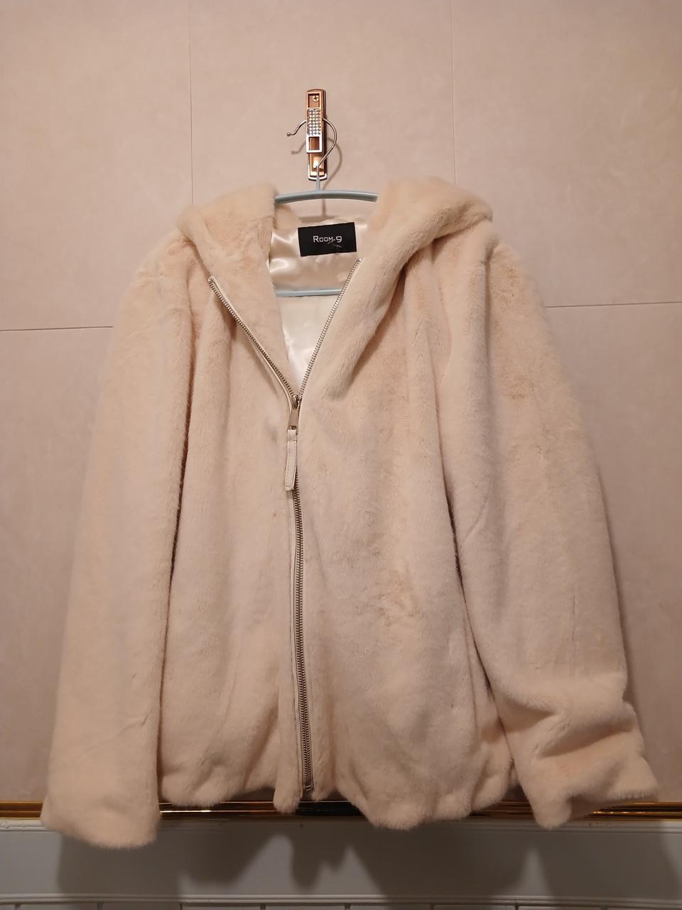 룸나인 정품 여성 후드 퍼자켓 66 사이즈