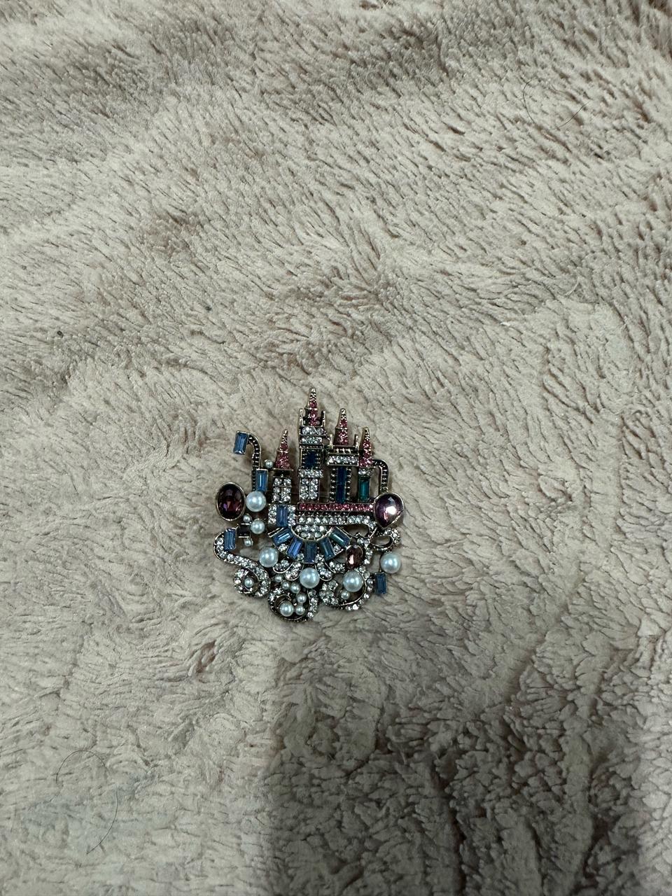 [미사용] 화려한 빈티지 성 큐빅 브로치 판매합니다
