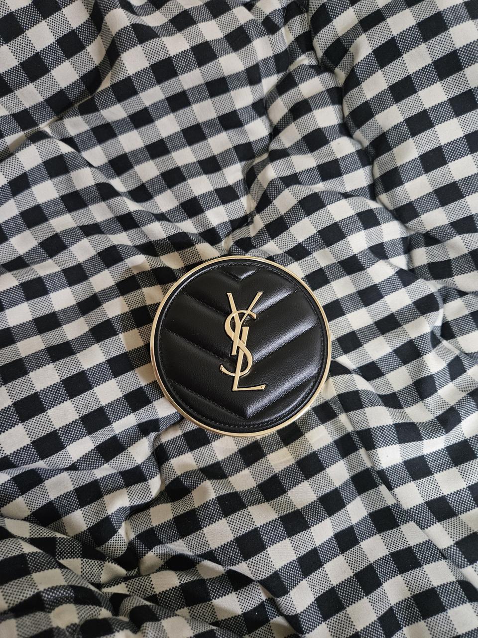 입생로랑 쿠션케이스 엉크르 드 뽀