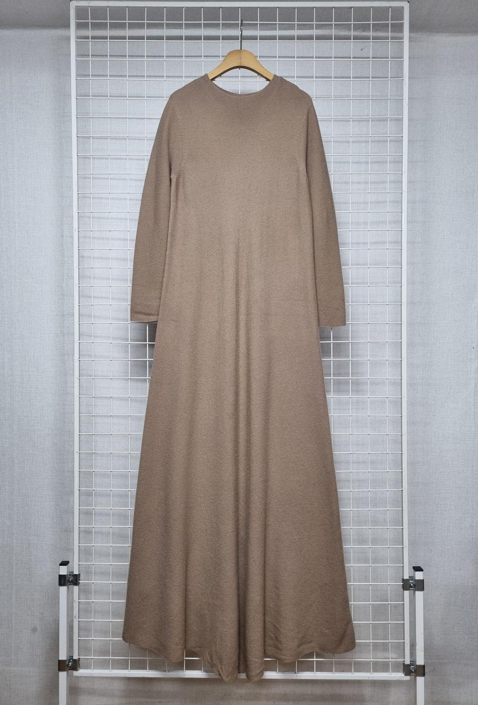 한섬 홀가먼트 샘플 니트원피스