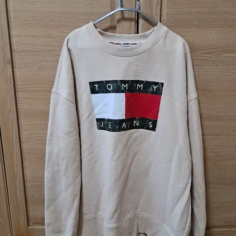 타미진스 베이지색 맨투맨 티셔츠