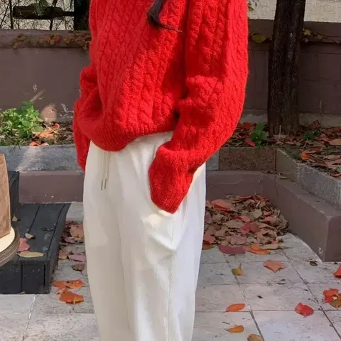 미엘 소울 꽈배기니트 울100 케이블니트