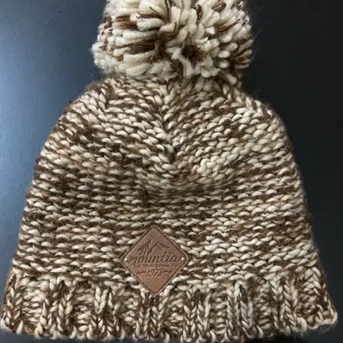 마운티아 털방울 니트 모자