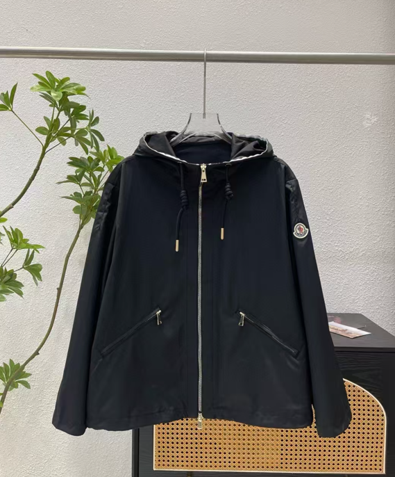 몽클레어: 2회착용 / 바람막이점퍼 / 3 (약 77 사이즈)