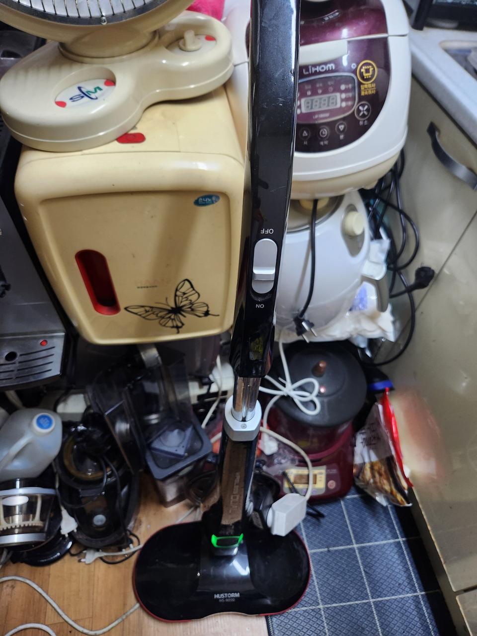 휴스톰 듀얼스핀 듀얼라이트 무선물걸레청소기 HS-9000 판매합니다