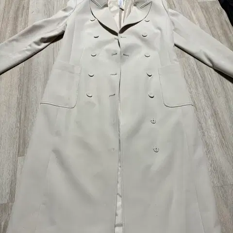 SLRIANH 아이보리색 더블 버튼 코트