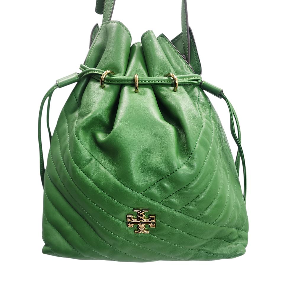 토리버치 2020SS 키라 쉐브론 드로스트링 버킷백