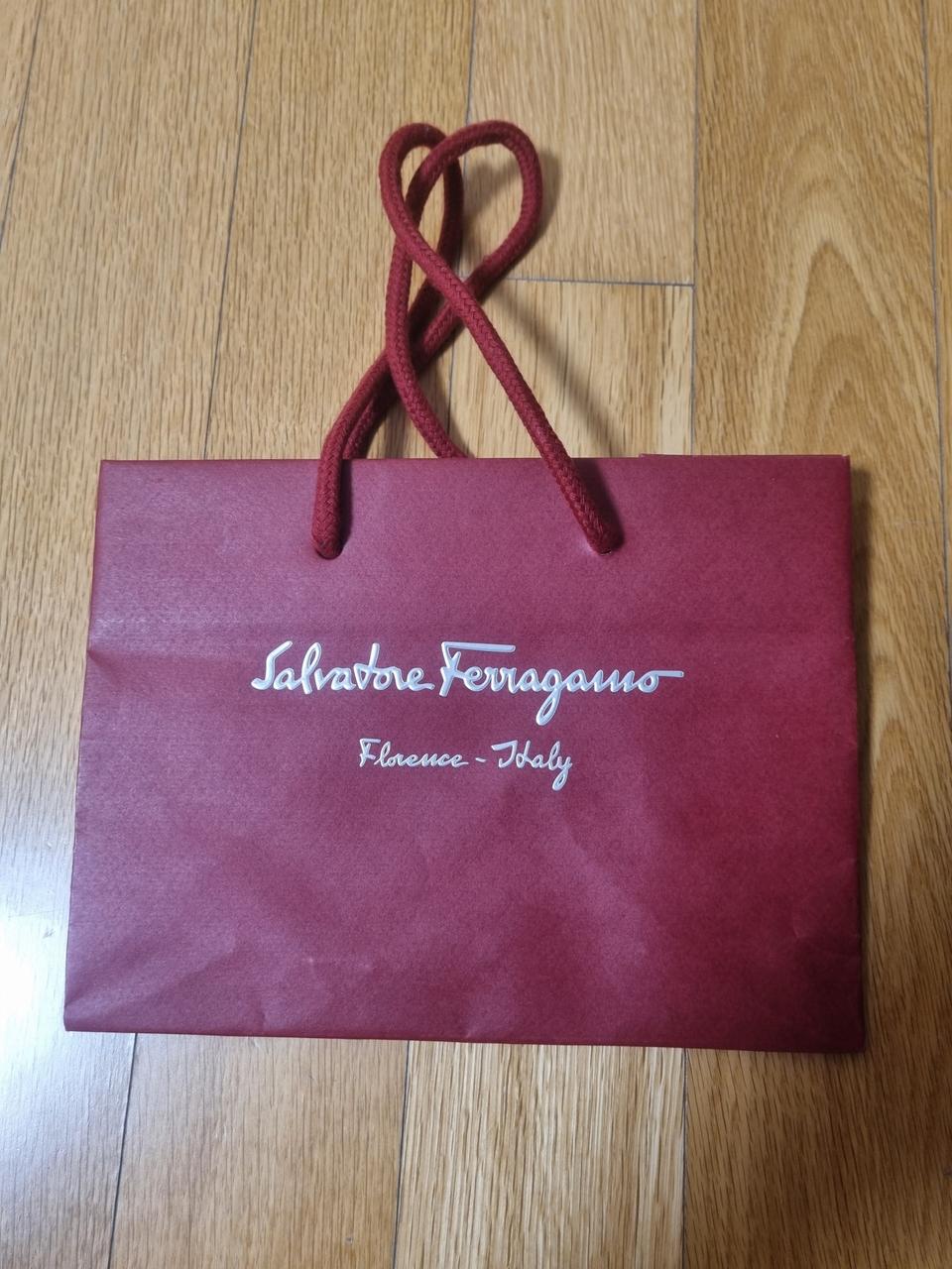 페라가모 버건디 쇼핑백