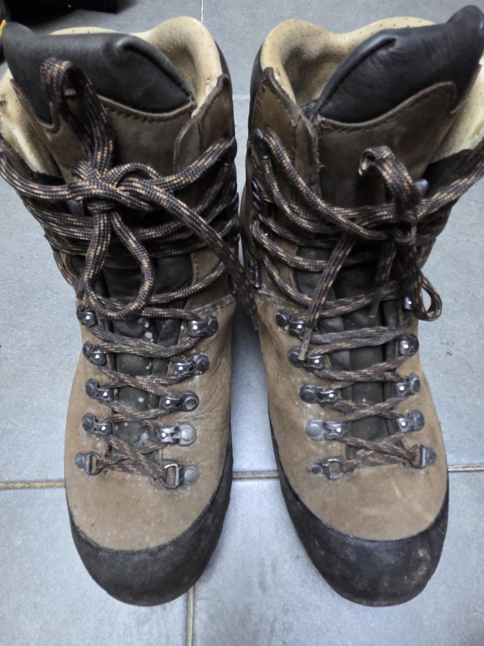 한바그등산화 (uk7.5)260.×265