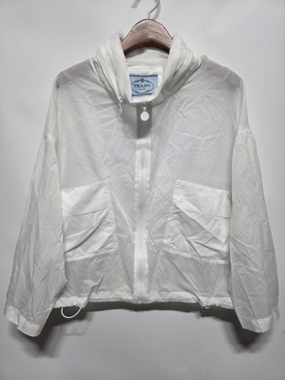 (66) 프라다 화이트 시스루 바람막이