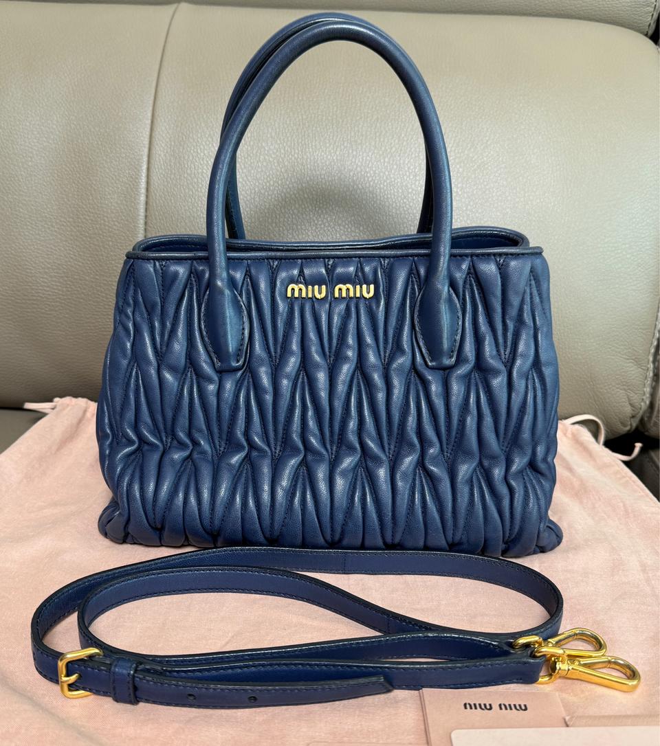 미우미우 마테라쎄 투웨이 토트 숄더백 네이비