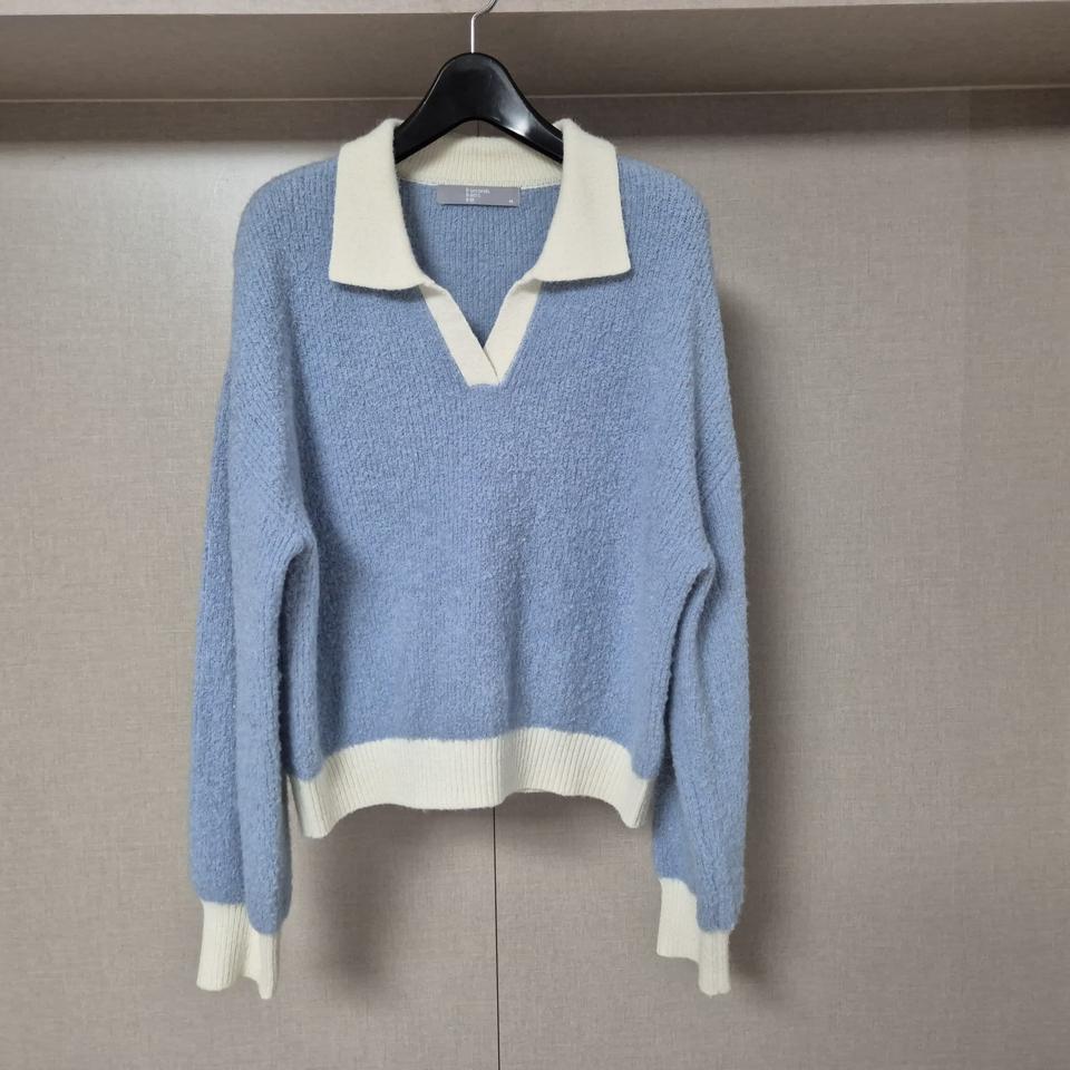 90(M)에잇세컨즈 여성 부클 카라 니트 블루 