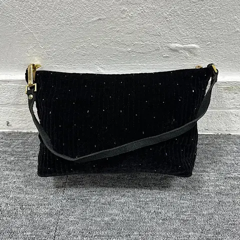 김민지 벨벳 숄더백