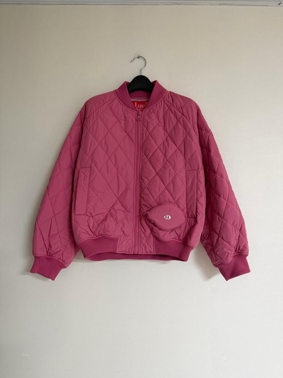 (24년)럭키슈에뜨 디테쳐블 파우치 퀼팅 집업 자켓