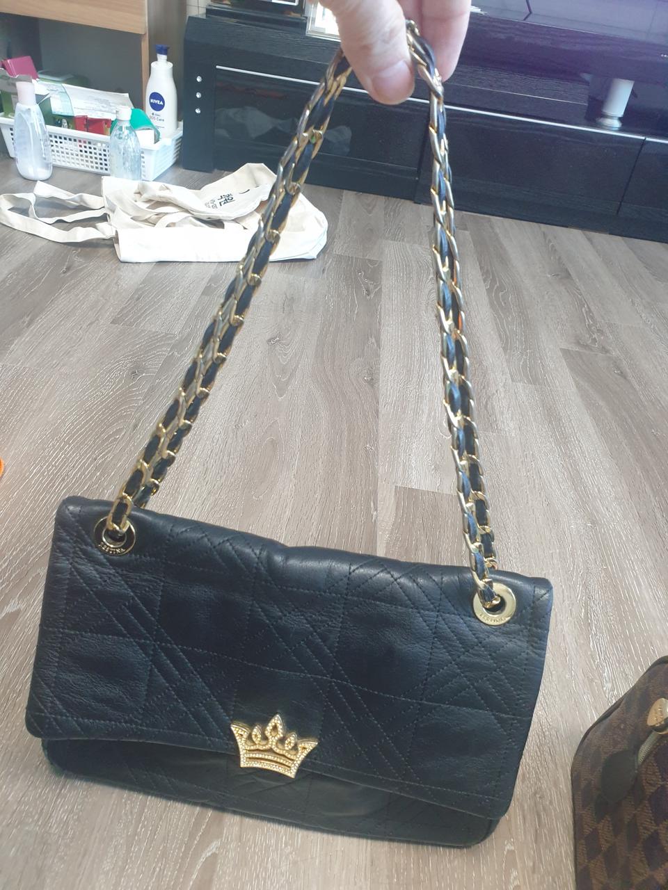 제이에스티나 숄더백