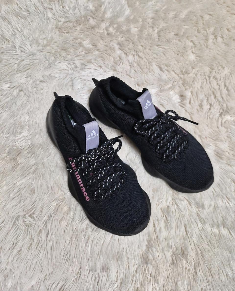 아디다스 Humanrace 블랙 운동화 235mm